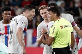 jotajordi13's tweet photo. 🚨Q VERGÜENZA!!!!🚨

Ya tienen lo q querían.

Gil Manzano, el árbitro más madridista q hay arbitrará el Clásico.

El q visita peñas madridistas, expulsó a Lewandowski por tocarse la nariz, a Messi, Neymar. Suárez, Joao Félix…

Ha pitado 2 clásicos, los dos ganó el Madrid.

Madridismo Sociológico de manual.