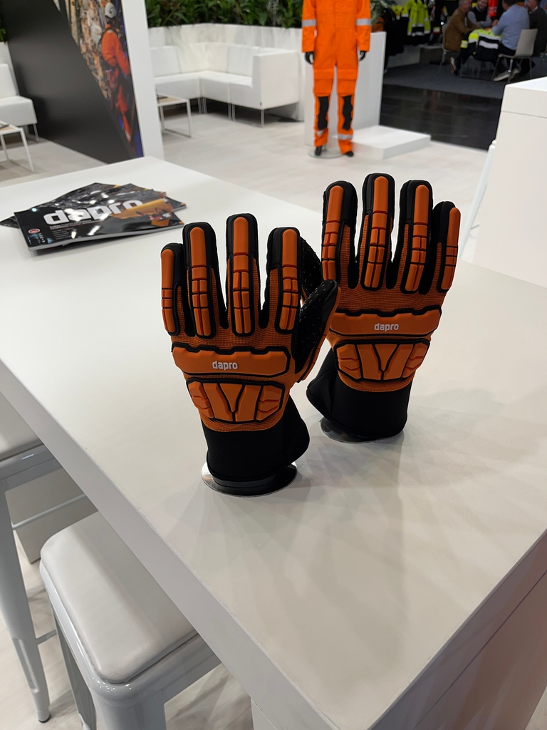 dapro_safety's tweet image. We are having a great time at A+A so far! Did you visit our stand already? We are happy to tell you everything about our products in Hall 9, stand A40.

#aplusa #aplusa2023 #daprosafety #outerwear #safetywear #safetyfirst @aplusa_messe_duesseldorf