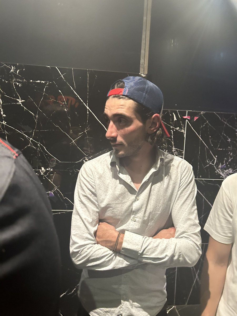 ⚠️⚠️⚠️⚠️ 
ATTENTION à ces deux hommes sur Lyon 
Je les prend en photos quand je peux, les filles faites pareils et partagez svp !! un regard, un geste suffit de leurs part