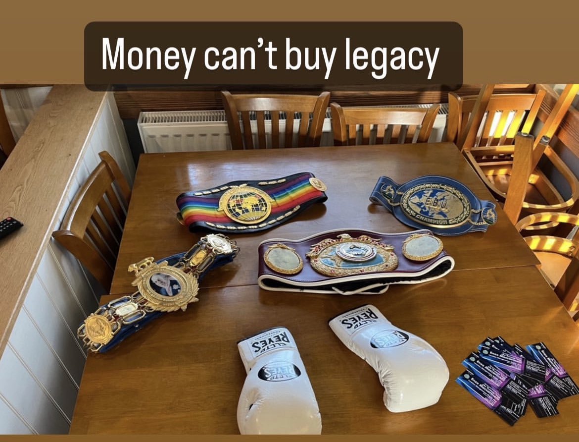 For all the nerdy thong sniffing c***s who bombard me with messages saying I’m bitter of the money the YouTubers are getting paid,save your breath I say good luck to them but this on the table was AlI  I ever wanted and I worked my balls off to get it 👊❤️