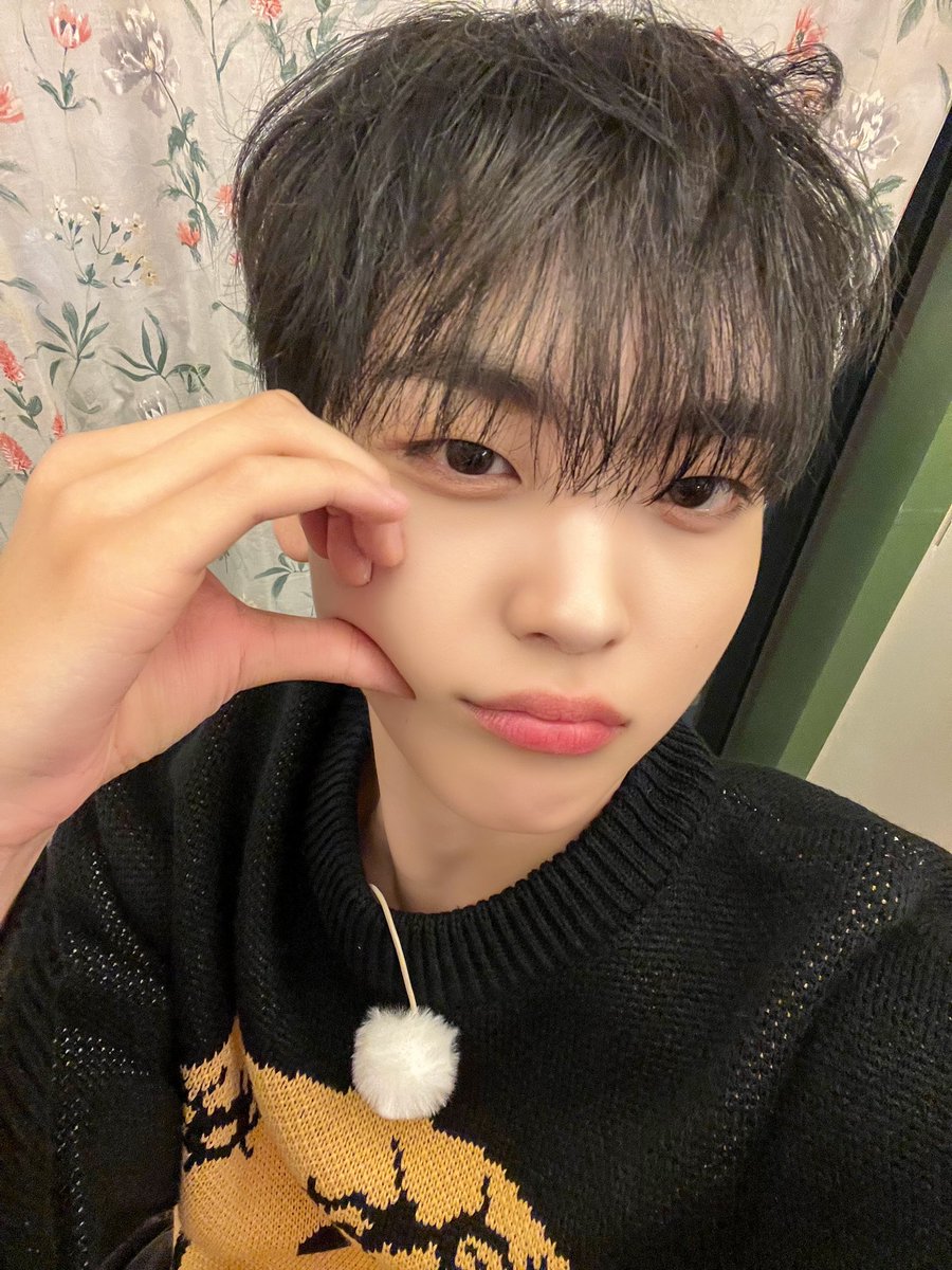 CRAVITYstarship's tweet photo. [📸]
#딜티 #핫한ZIP시즌2
@hot__zip
⠀
#CRAVITY #크래비티
#원진 #형준
#SUN_SEEKER
#Cheese
#Ready_or_Not https://t.co/VLOLFbrNLe
