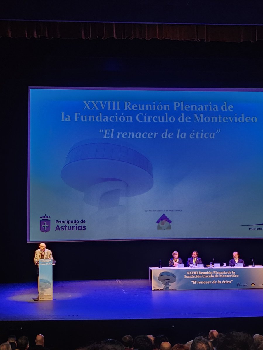 No es verdad que las máquinas ganarán a Kasparov, le ganaron los que programaron los algoritmos. Le ganaron un equipo de seres humanos👬👫👭

Círculo de Montevideo