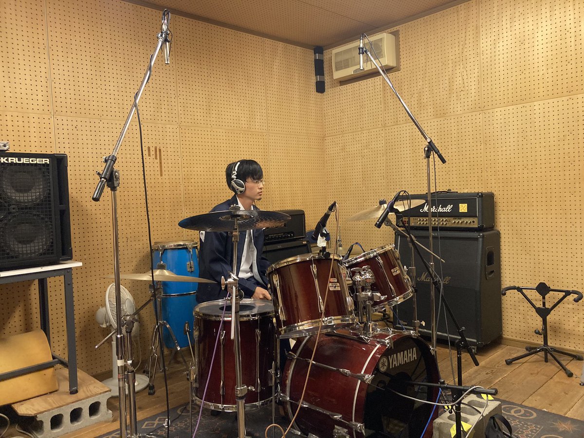 お久しぶりです。
我々、まだ生きてます。
レコーディングしてます。