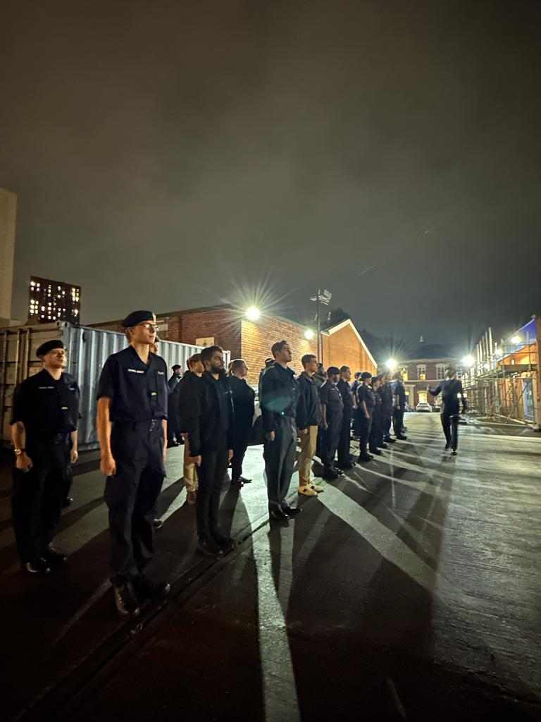 On Tuesday our New entry cadets had an introduction to Ceremonial “Static” Drill, kindly provided by WO(SCC) Kiran Kundi @huddersfieldscc. Year 2 & 3 OC’s also honed their Ceremonial drills under the night sky, ahead of Remembrance events next month. #URNU 🇬🇧🌃