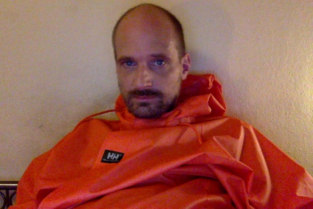 Ich wäre gerne immer so angezogen… ohne Gnade… nur nich schweres Gummi…