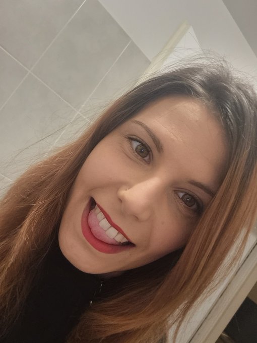OffLucilleA - Excellent #jeudisourire 😊 J'ai un beau #visage ce #matin ça fait plaisir 😊 Des bisous 😚 @Ladiesprom0tion @lafrancecoquine @OrgasmicGroup @PartageDefiHot https://t.co/96UVRmr185