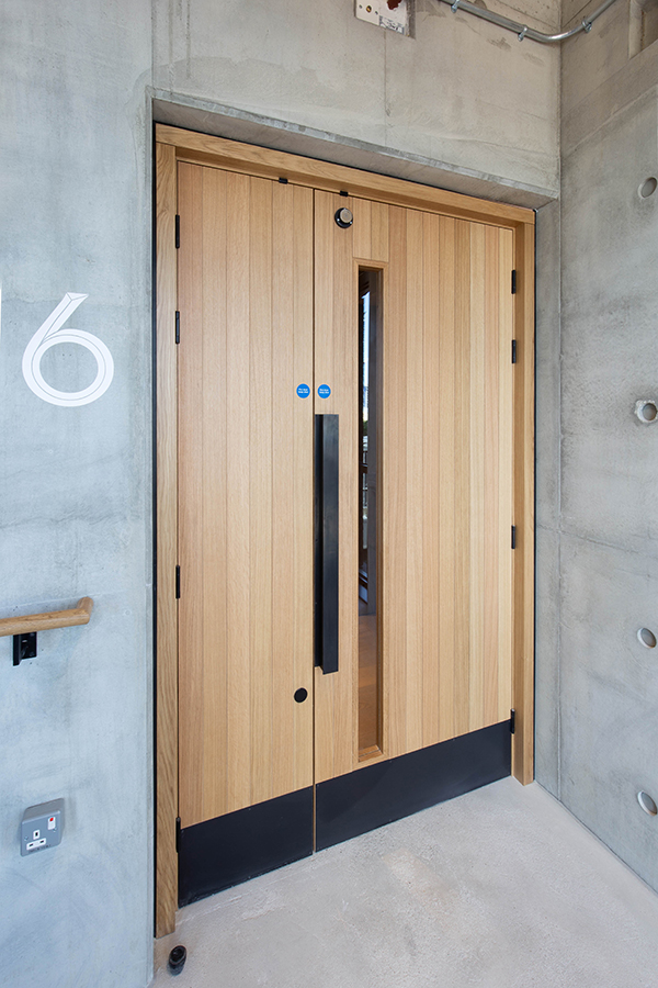 Designed by Morris + Company, the Featherstone Building provides 124,200 sq ft of offices across 11 floors and 2,400 sq ft of retail in the heart of the Old Street district. shadbolt.co.uk/portfolio/the-…