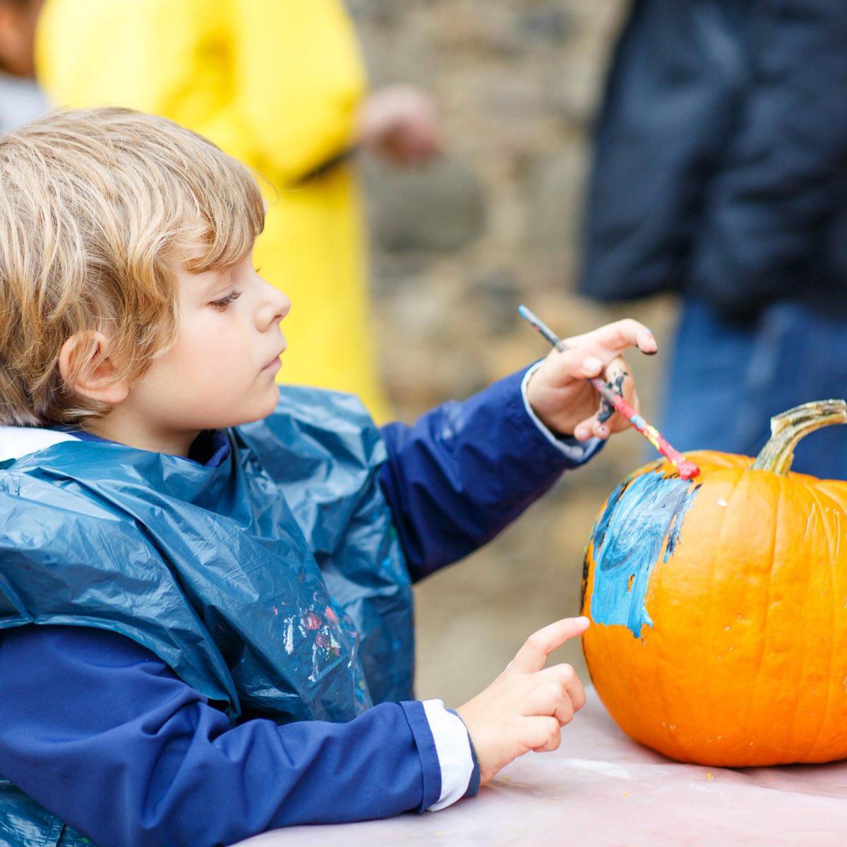 Halloween season is upon us 🎃 Looking for some spooktacular activities to entertain the kids this half-term? 👻 Come and scare yourselves silly at one of the many entertaining family-friendly Halloween events taking place across Wales 👇 cadw.gov.wales/visit/whats-on…