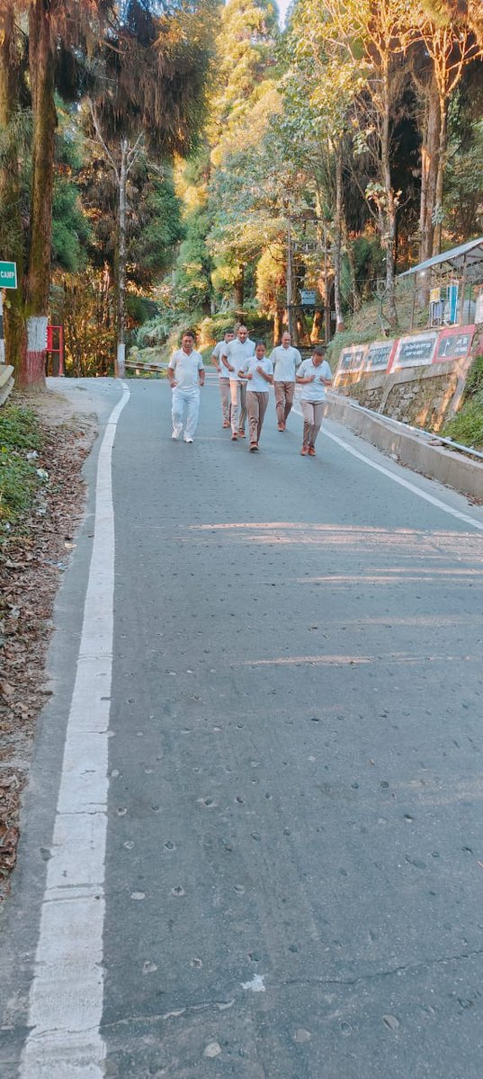08_ssb's tweet photo. 8वीं वाहिनी सशस्त्र सीमा बल खपरैल द्वारा "फिट इंडिया मूवमेंट"freedom Run- 4.0 के अंतर्गत समवायों द्वारा 1km दौड़ ka आयोजन किया गया | #FitIndiaMovement #SwasthaBharat #PMOIndia #HMOIndia #SSB @SSB_INDIA #HumFitToIndiaFit @SSBFTRSILIGURI @DARPG_GoI @ssbshqranidanga https://t.co/Qgx46pgbjH
