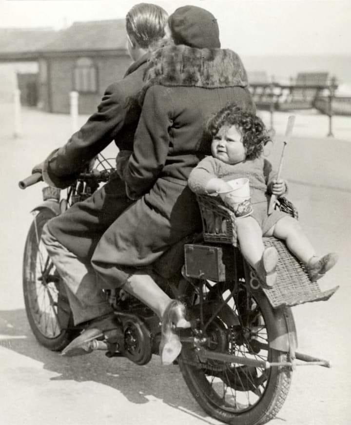 #throwbackthursday - Health and Safety aficionados look away...

#morebikesyoulike #motorcycles #readersrides #motorcycle #ukbikers #bikelife #bikers #motorcyclists #morebikes #morenews #motorcyclenews #motorcyclegear