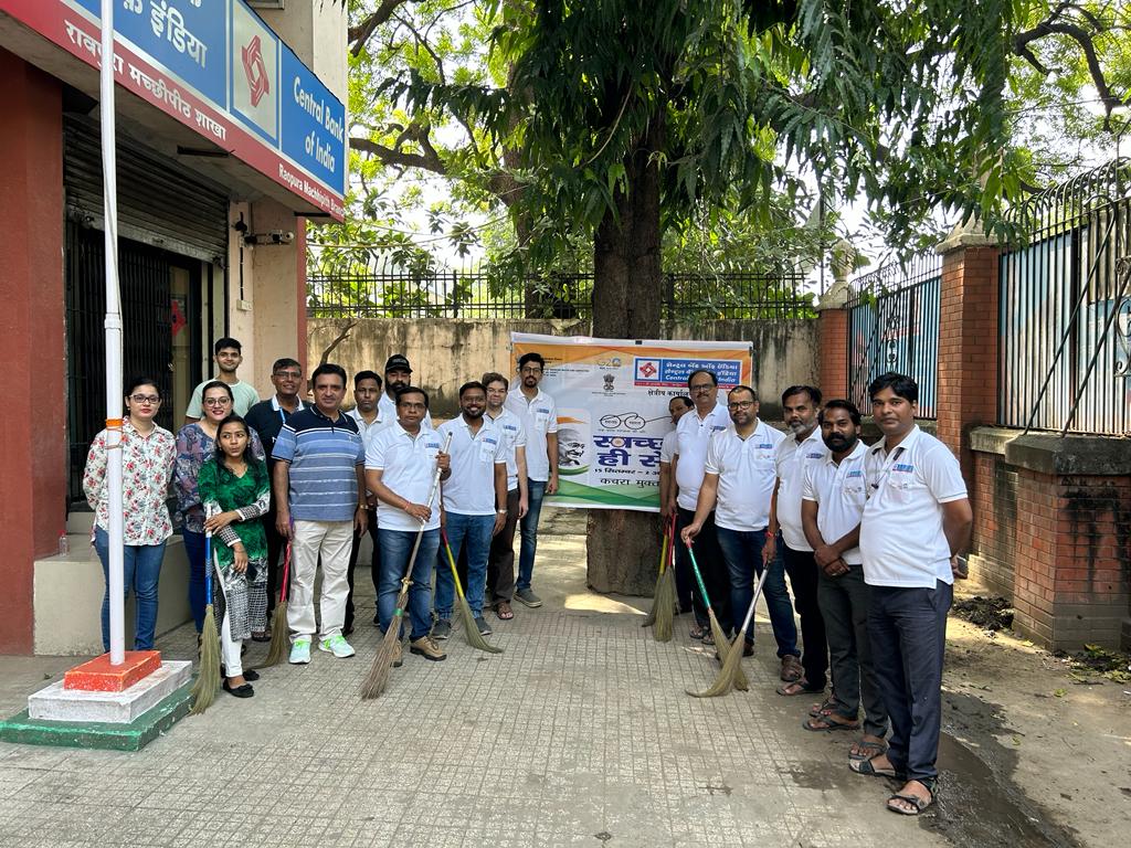 centralbank_in's tweet photo. Central Bank of India (Baroda, Gujarat) was a part of the cleanliness drive under the Government of India’s #SpecialCampaign3.0 

@DFS_India @DARPG_GoI @SwachhBharatGov @PMOIndia @SwachhBharat 

#CentralToYouSince1911 https://t.co/JmUUtYEGNr