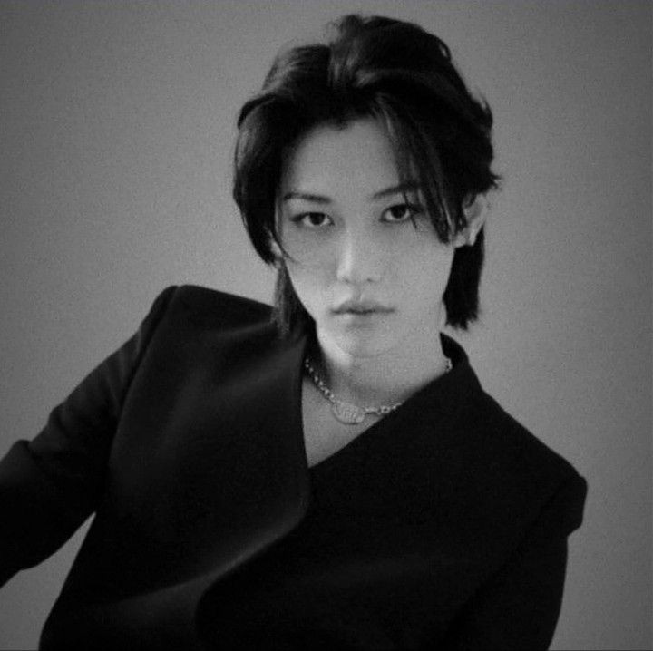 for320_915's tweet photo. Mini Au Hyunlix | R U mine?

Si, tal vez ponerte celoso por el artista favorito de tu novio era algo sumamente infantil. Pero; no es como que a Fel!x le importará mucho eso, mucho menos con el beneficio que está situación podía llegar a darle. https://t.co/PX9RLFk6Ih