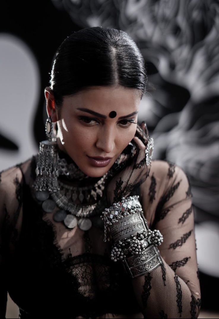 Had the privilege of watching this Amazing Lady’s video a few weeks ago🙏🏼 #MonsterMachine is a Monster Smash by <a href="/shrutihaasan/">shruti haasan</a> 

Monster Machine - Official Video | Shruti Haasan youtu.be/AEqQbv1fzf0?si… via <a href="/YouTube/">YouTube</a>