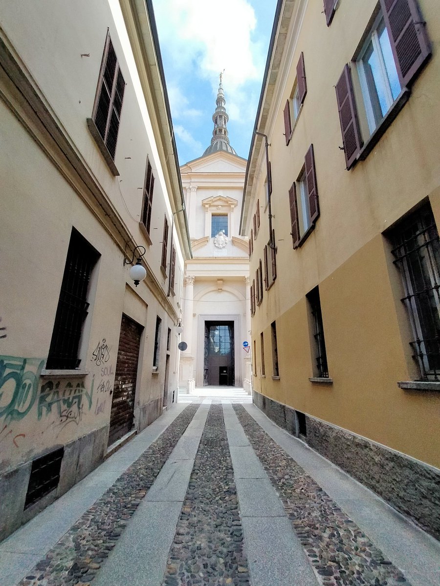 mineo_vanessa's tweet photo. La Basilica, il Duomo, le piazze e biscotti artigianali per tutti i gusti. Puoi scoprire #Novara con me info@guidaturisticanovara.it
#visiteguidate #walkingtour #guidefactor https://t.co/UnonCP35IV