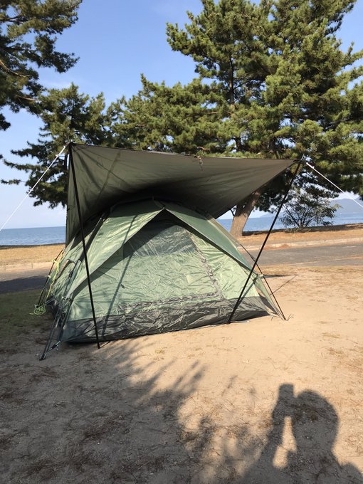 テントを土台に 取敢えずタープを張ってみました♪
(°▽°)

テントは前に潰した「真央ちゃんテント」の(ちょびっと)パワーアップ版♪
『真央ちゃんテントMk-2』

これで 雨事も出入り安心♪
(^-^)

(安心固定には あと2本ロープがあった方がいいかも。)
('ー`) 