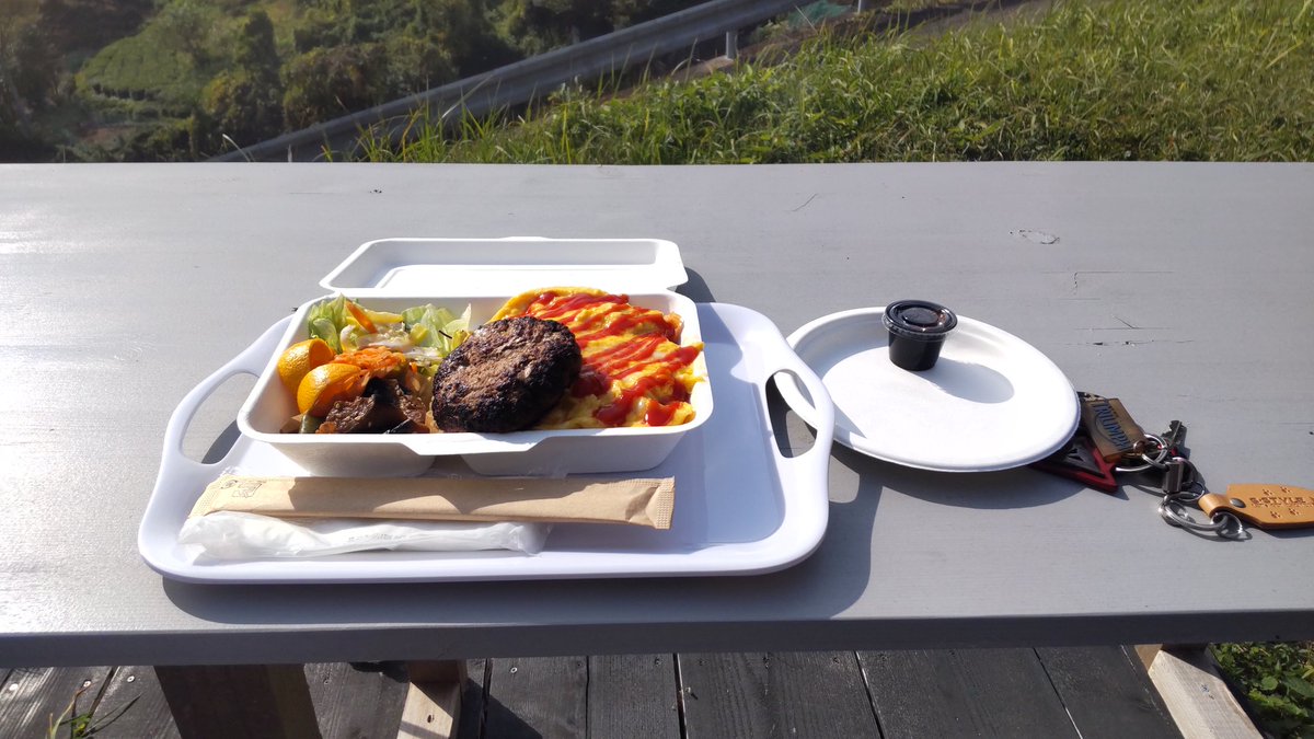 xyz_knight_wing's tweet photo. UFOライン走った後、いつものMi-Cafeで　大盛りオムライスにハンバーグのトッピング、久しぶりに腹パンランチでした🤤🎶

#mi_cafe
#up_place https://t.co/9iO5ElD3db