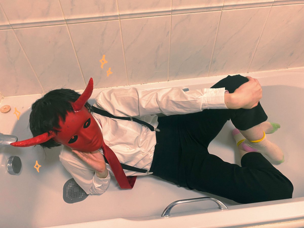 Would you make a deal with the devil? Maybe if the devil looked this good...

Thank you so much <a href="/vijzon/">Jas🍂</a> for this EPIC submission to our Halloween costume contest!