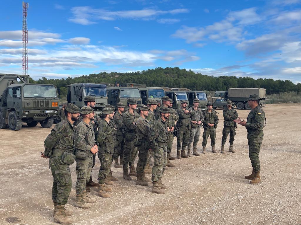 COMGECEU_ET's tweet photo. La #ULOG23 de la #COMGECEU del @MCANA_ET desplegada en el CENAD San Gregorio, muestra sus capacidades logísticas a caballeros y damas cadetes y alféreces cadetes de 1er y 2° curso del Cuerpo de #Intendencia de la Academia General Militar #AGM
@MADOC_ET
@EjercitoTierra https://t.co/21aiAf7ZeR