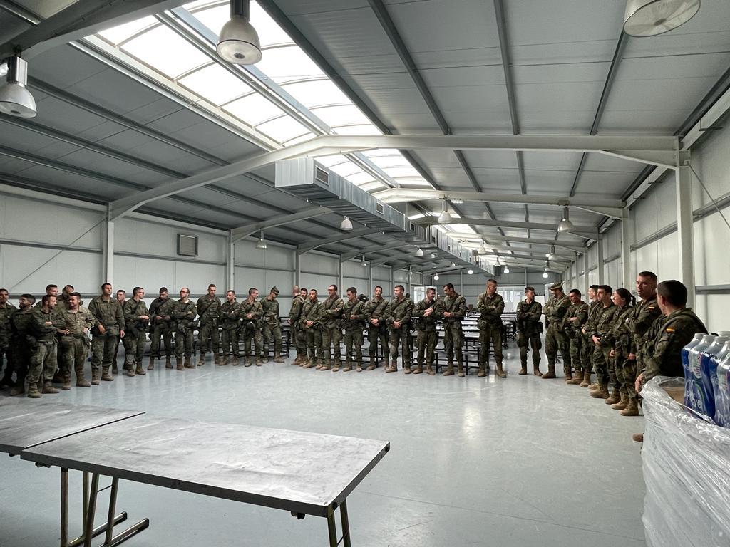 COMGECEU_ET's tweet photo. La #ULOG23 de la #COMGECEU del @MCANA_ET desplegada en el CENAD San Gregorio, muestra sus capacidades logísticas a caballeros y damas cadetes y alféreces cadetes de 1er y 2° curso del Cuerpo de #Intendencia de la Academia General Militar #AGM
@MADOC_ET
@EjercitoTierra https://t.co/21aiAf7ZeR