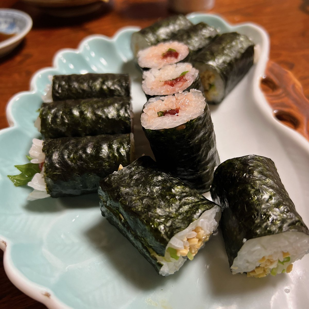 ankijapan's tweet photo. 🍣🍣🍣青森出張に行くといつも��引先様に「お肉とお寿司どっちがいい？」と聞かれますが、迷わず「お寿司！」と答えるぐらい青森のお寿司は新鮮でネタも大きく本当に美味しい😊いつも食べられる訳ではないが【目光の唐揚げ】は絶品です♪
#フルーツ販売 #台湾果物 #日本果物  #青森県りんご #青森寿司 https://t.co/geBQGqS7mG