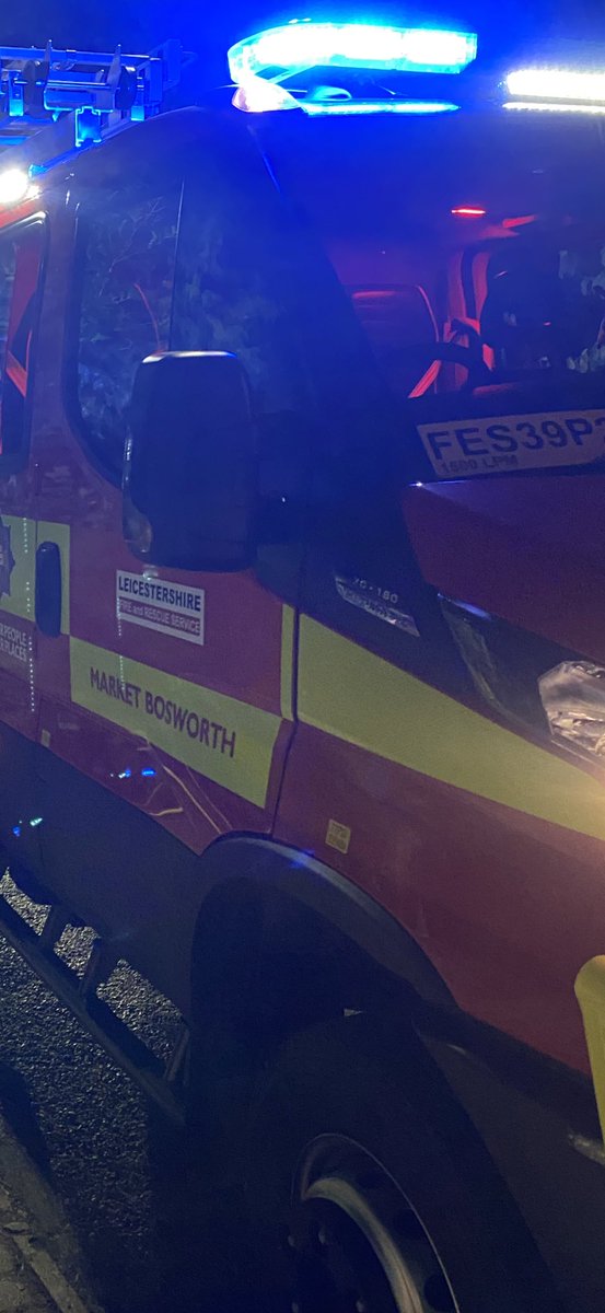 Variable response vehicle from #MarketBosworth operational from 16:00hrs yesterday and mobilised on @ 20:25 by @LFRSFireControl to a Fully involved double garage in a rural location. Proved a Capable vehicle preventing fire spread to the near by annex of the property @EOneUKLtd