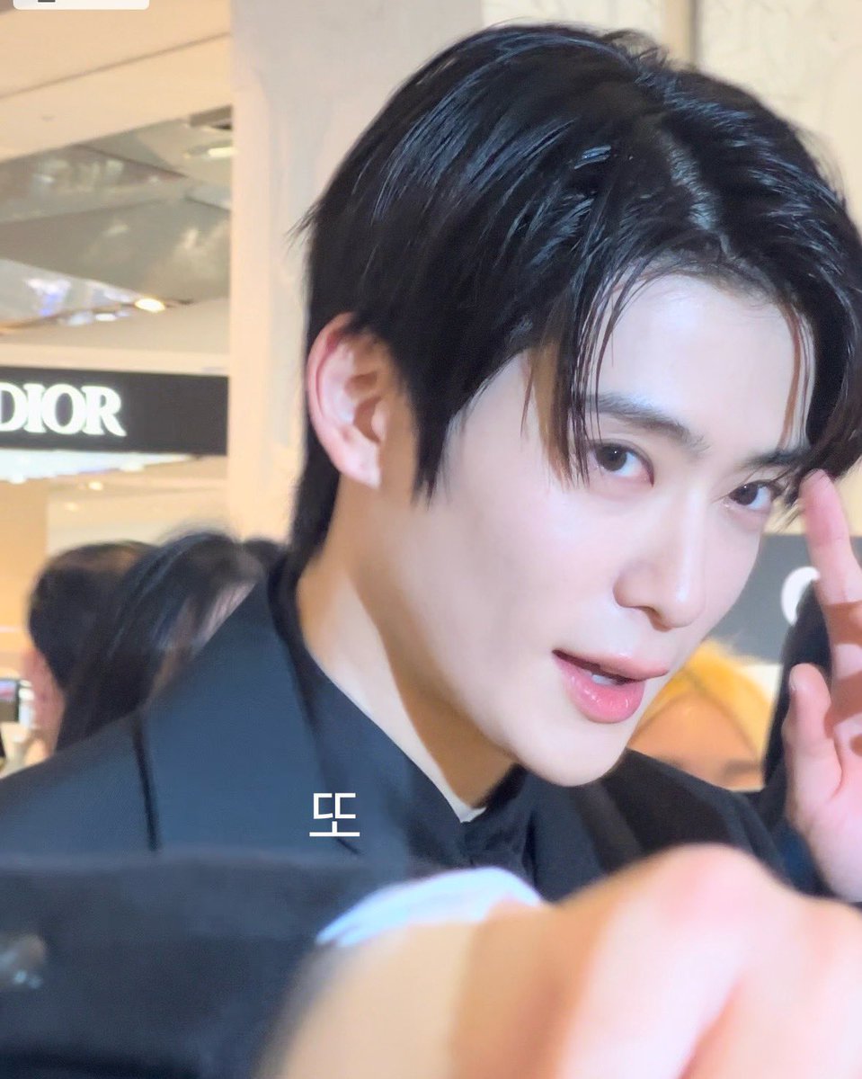 ป้าดดดดดรุปนี้ หล่อพระเจ้าจริงๆ
PRADA REPORTER WITH JAEHYUN
#PradaReporterxJaehyun #PradaReporter #JAEHYUN