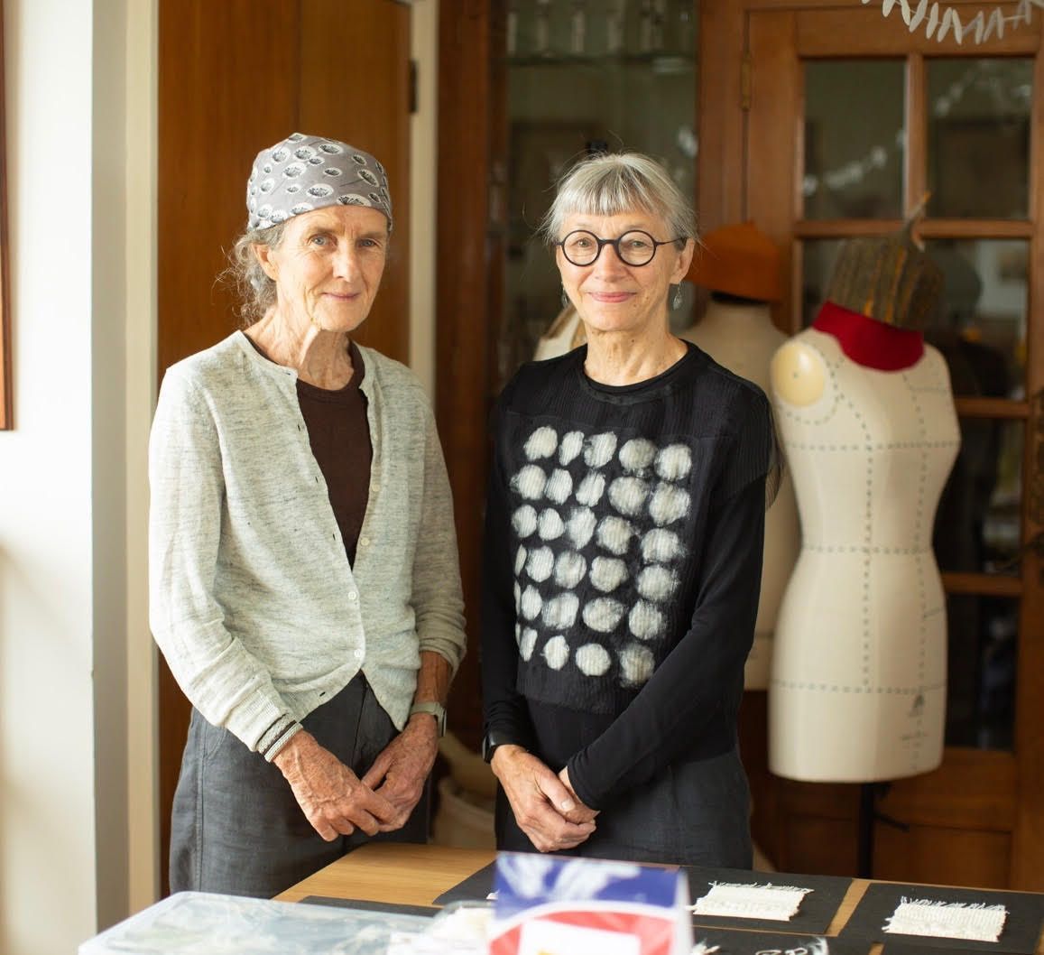 MetsaSpring's tweet image. Today’s #ThursdayThread is about how sustainable textile fibres and art can come together with beautiful results! 🧵♻️💚

Artists Jane McCann and Sirpa Mörsky used @MetsaSpring's sustainable textile fibre Kuura to create striking designs (1/5)