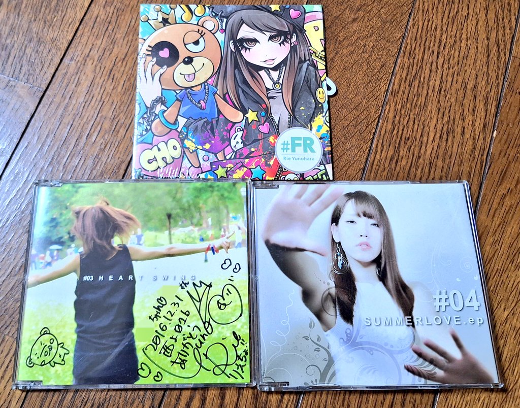 obapan_over3's tweet photo. CD並べてみた
コミケの初参戦がりえさんのCDを買うためだった
特に#04がお気に入り
並べてみて発覚したけど
#PhantomVoice のCD全部揃ってないのでは、、、
残りどこ?😓あれれ
あとファイナルワンマンのDVDは買えなかったのが未だに心残り
再販してくれませんか🙏 https://t.co/sUh5VckEsI