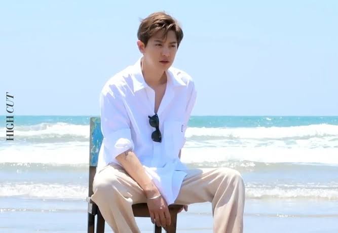 yeolmeissa's tweet photo. every season with chanyeol 🥰 https://t.co/PNYkFSmiiL