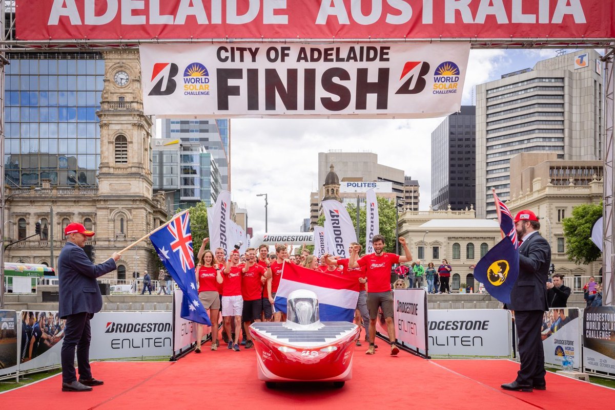 Nieuws 🇳🇱:  Twente sleept tweede plek in zenuwslopend wereldkampioenschap voor zonneracen binnen dlvr.it/Sxyj4g #utwente