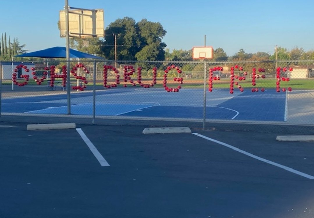 GVHS ASB sending the Beaumont community a message to be Drug Free during Red Ribbon Week. #RedRibonWeek #GVHSCoyotes #CommittedCoyotes #BeDrugFree #BeaumontUSD