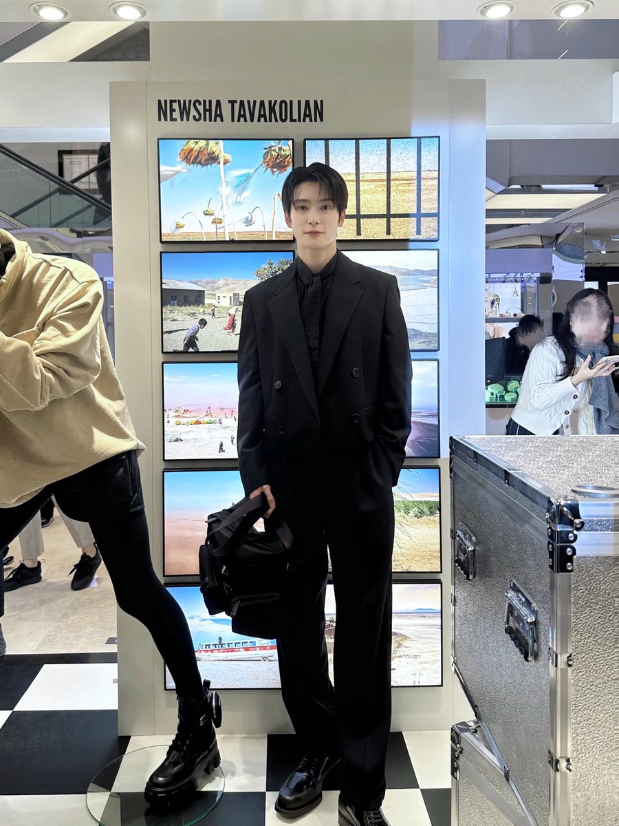 แจฮยอนรูปนี้เหมือนสแตนดี้มาก5555555555555555555