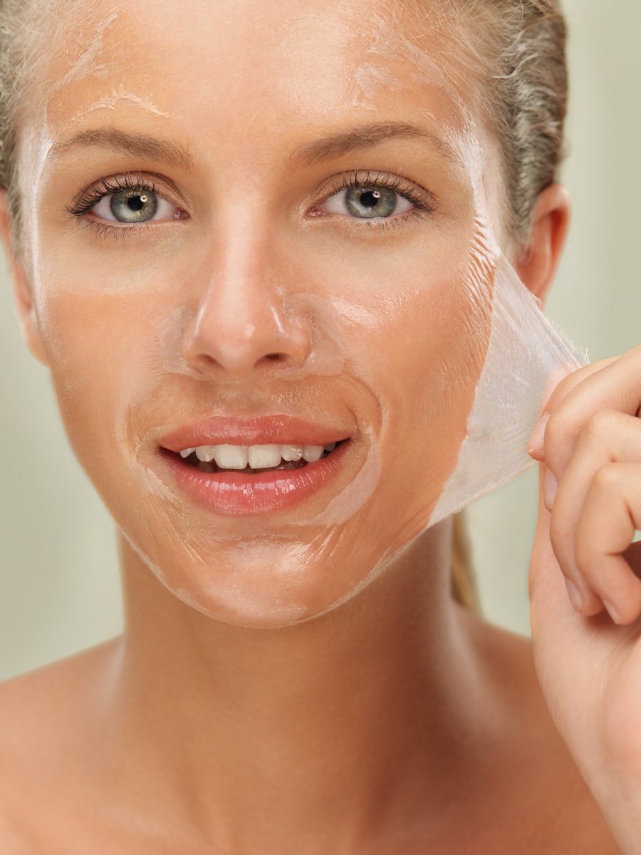 ElganceBeaut1's tweet photo. Un masque peel-off est une masse gélatineuse qui sèche lentement sur la peau. Quand on le retire, les points noirs, les cellules mortes, la saleté et les dépôts de sébum y adhèrent. Vous pouvez prévenir les boutons sur le visage et savourer la sensation d'une peau toute douce. https://t.co/qtqHsat4yI