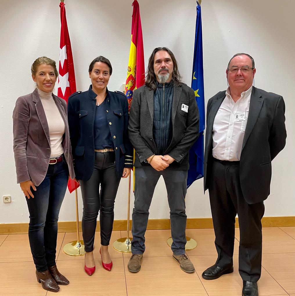 OIAA_URJC's tweet photo. Reunión en la Asamblea de Madrid. De Izquierda a derecha Diputada Grupo Parlamentario Popular en la Asamblea de Madrid Marta Marban , Vicepresidenta Asamblea de Madrid @anamillanpp , Director @oficinaiaa_urjc Israel González, Pediatra Social Dr.Antonio Gancedo. 
 #IAA #EAA #TAA https://t.co/G5k0MhkrLM