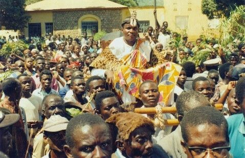benbabunga's tweet photo. CE JOUR-LÀ... 26 octobre 1996, assassinat de Mwami Lenghe Rugaza Kabale d'Uvira (le 10ème roi de la dynastie des BeneLenghe), au lendemain de la prise de la ville par les forces de l'AFDL de LD Kabila. 27 ans après, les circonstances de son assassinat n'ont jamais été élucidées. https://t.co/KOG2uChlrK