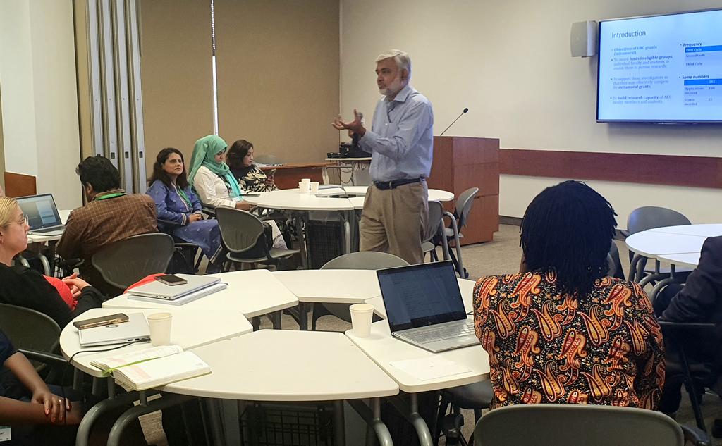 ResearchAKU's tweet photo. #Day3 of the Pure SuperUsers Conference has begun!

Our speakers from different support units are shedding light on compliance functions, role of support units such as finance and HR, internal grant applications, and lab safety 🥼🩺 https://t.co/sb0skXbWBG