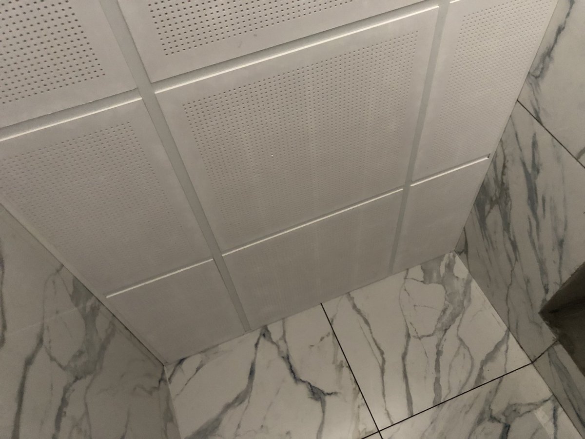 MaitrePlaco's tweet photo. Notre travail à la Banque centrale 🏗️ 
🔗 060
Décor sur mesure 📏 
Contactez [] Maître Placo
☎️ (+224) 625 625 076
📧maitreplaco.contact@gmail.com
#placo #060 https://t.co/fNftLXif5W