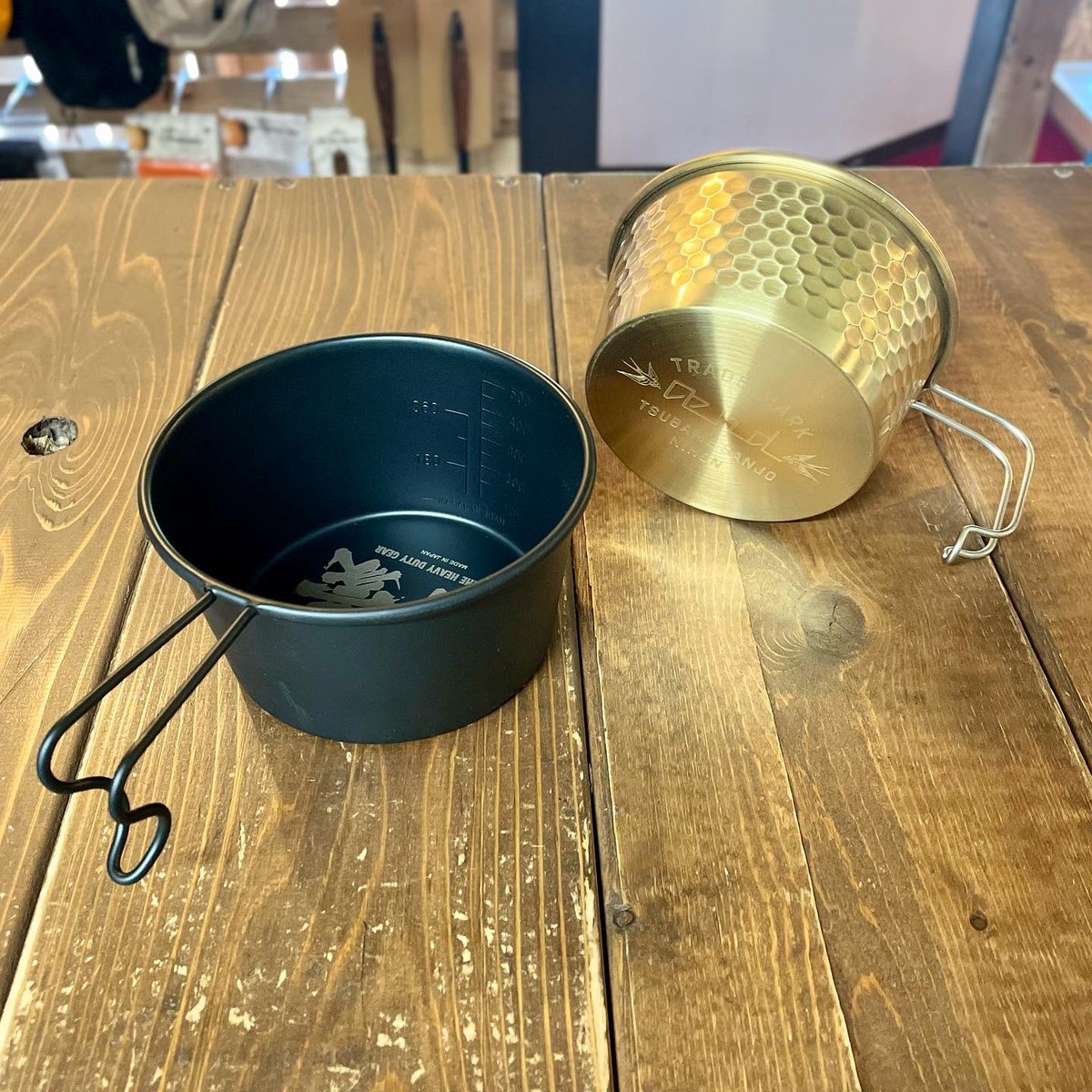 tateisukanna_'s tweet photo. ご紹介前に既に旅立ちまくってますが
売れ筋シェラカップ補充しました

貰って嬉しい酒豪の称号と
ヘラ絞りの槌目模様AEND

特にAEND初回限定ロゴは
もう手に入らないかもなので
お早めにどうぞ

#タテイスカンナ #野良道具製作所 #暗黒の酒豪カップ #aend #初回限定 #ハンマートーン #シェラカップ https://t.co/NWC8GwwPdm
