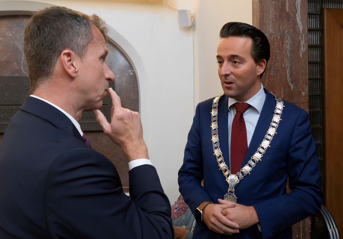 MarkMarshall10's tweet photo. Afgelopen week mocht ik samen met de Tsjechische ambassadeur Zijne Excellentie Mr. René Miko en kunstenaar Miroslav Huptych de nieuwe wisseltentoonstelling “Het Labyrint van Comenius &amp; Huptych” openen in het Comenius Museum in Naarden-Vesting.

#comenius #naarden #kunst https://t.co/f796lsZPye