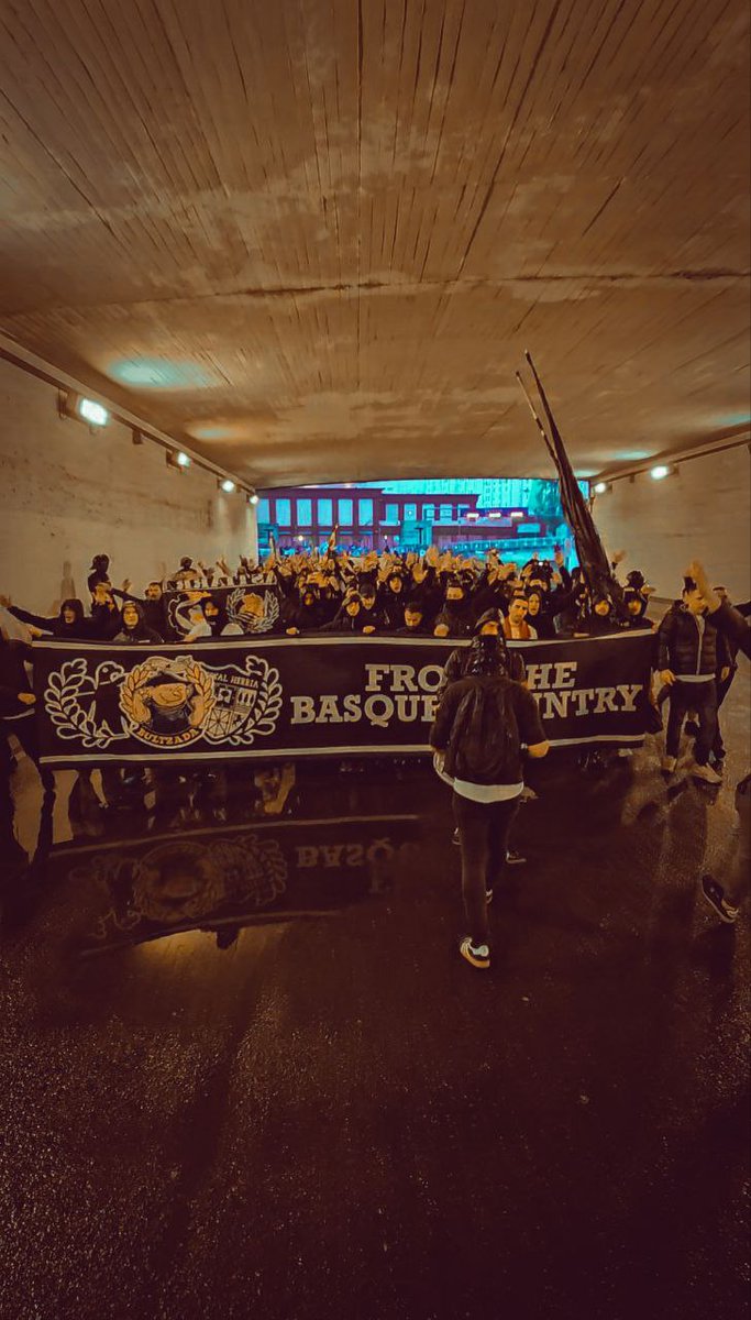 BultzadaTX's tweet image. Europa osoan zehar, zure alboan borrokatzen...

FROM THE BASQUE COUNTRY!