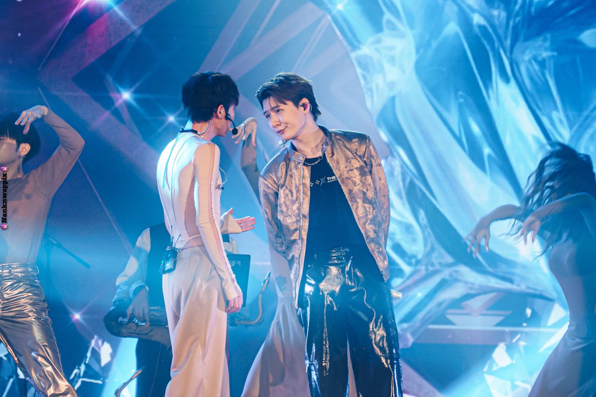 Knwsppix_N's tweet photo. ขิตละะะ :) @kristtps @AtthaphanP 

#TheKristElementsConcertD2
#KristPerawat 
#GunAtthaphan 
#คริสกัน 
#Nanknwsppix https://t.co/2mx9KTqjh4