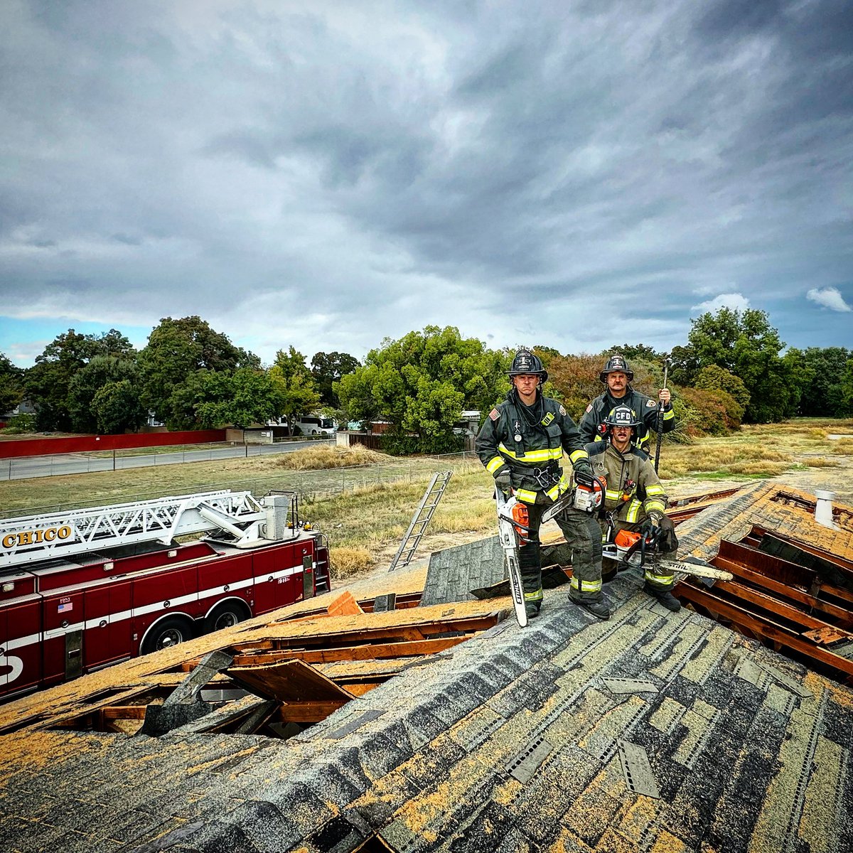 JakeMiille_Fire's tweet photo. Solid first day of a probationary assignment… cutting holes on an acquired structure. #ChicoFirefighters https://t.co/2Jw7juoVmY