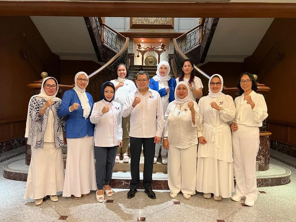 SeputariNews's tweet photo. Repost dari Bapak @hary_tanoe
https://t.co/buCilyvmXN
#HaryTanoesoedibjo #IWAPI #DPR #DPRRI #DPRDDKI #NTB #Jambi #DKIJakarta #PartaiPerindo #UntukIndonesiaSejahtera https://t.co/e89GGyeksQ