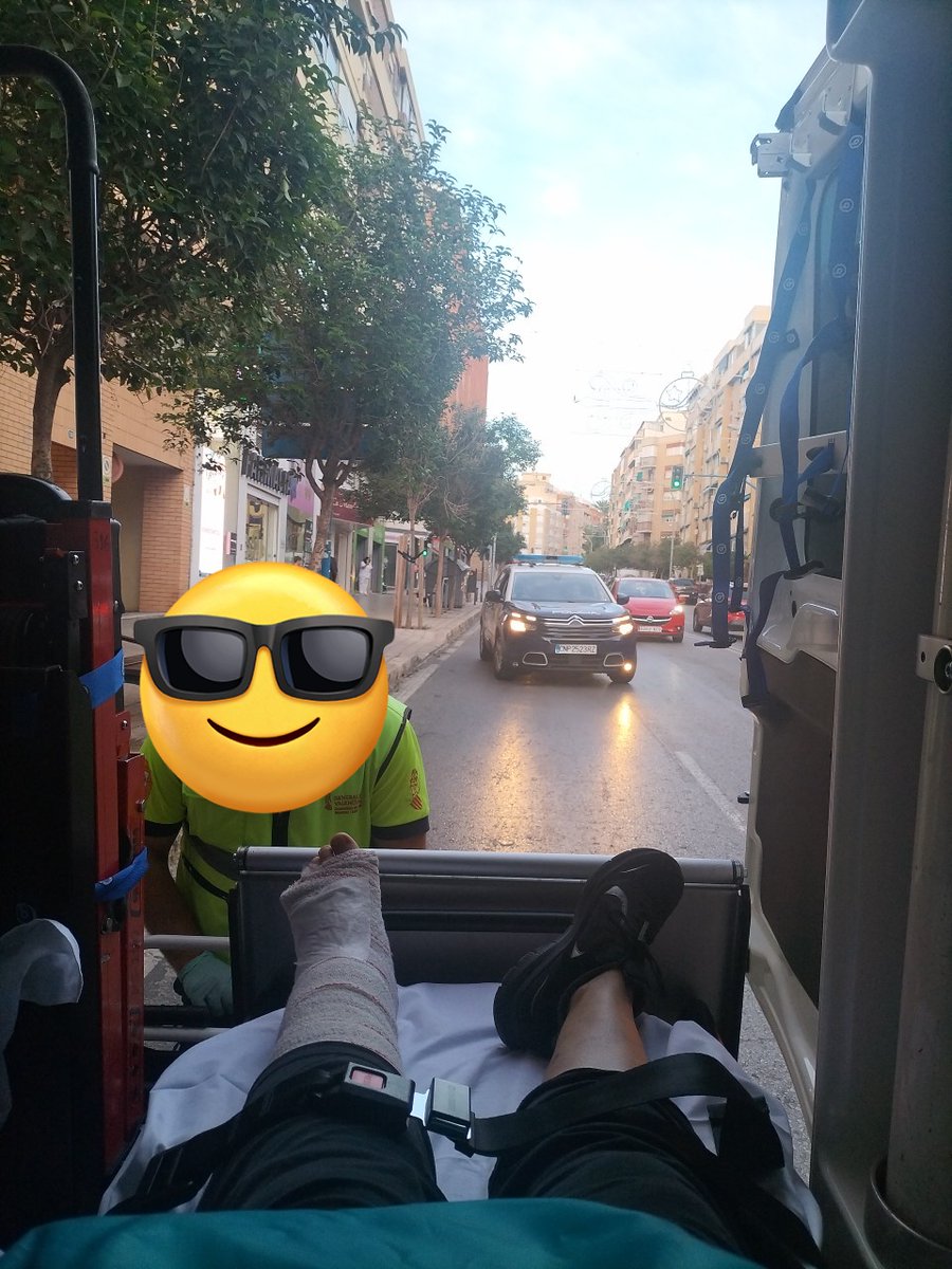 RossValcarcel's tweet photo. Día 13.  Hoy salgo de excursión!!! Vamos en 🚑 a él 🏥 para ver  cómo va la pata chula y realizar curas 🩹de la pata chula.  

Hoy estoy animada, ayer no escribí tuve mucho trabajo con @adefhic  y visitas. 
Ojalá hoy el día sea mínimo tan bueno como el de ayer 
#BuenosDiasATodos https://t.co/lD0R4h0wM9