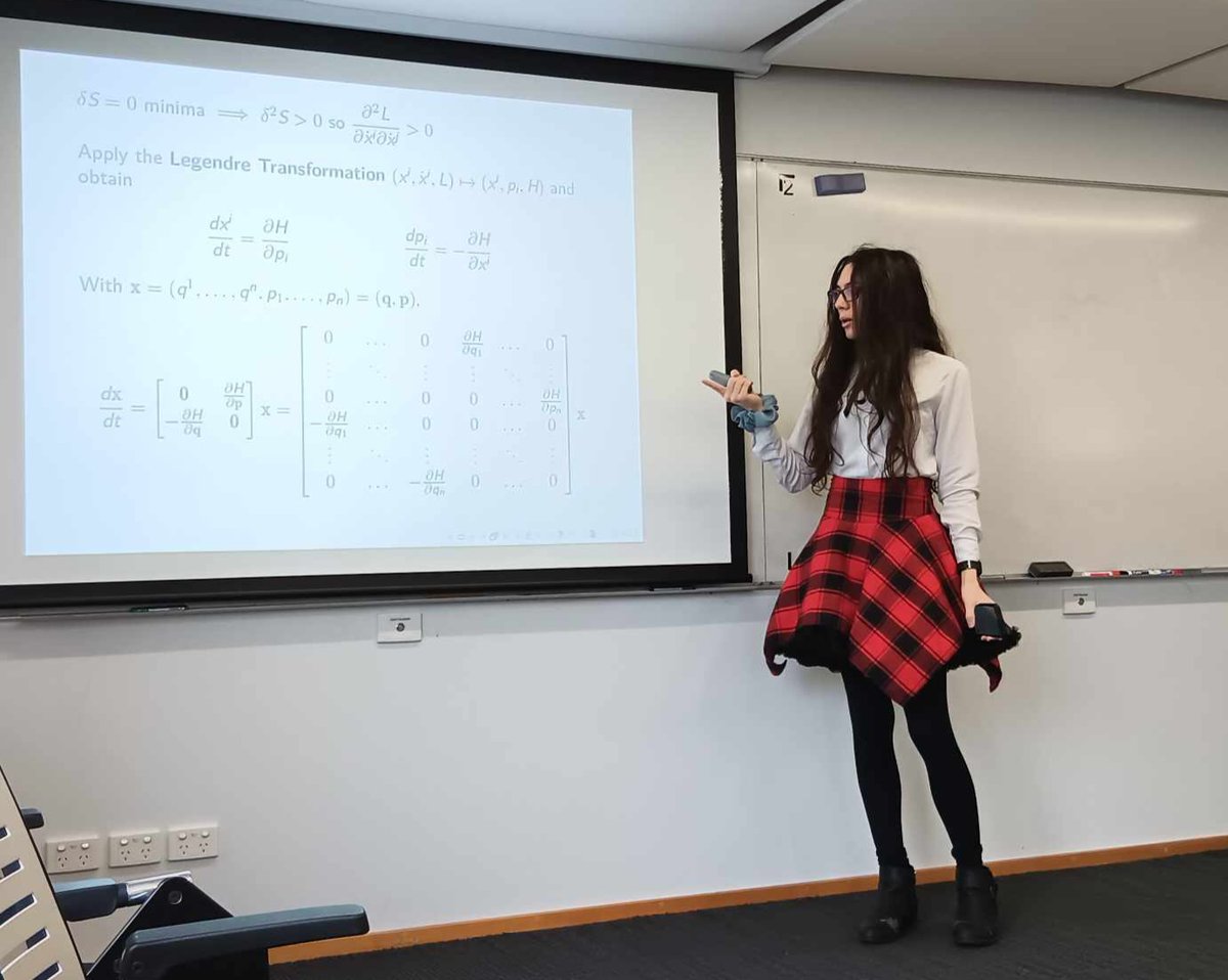 clocksSugars tweet media