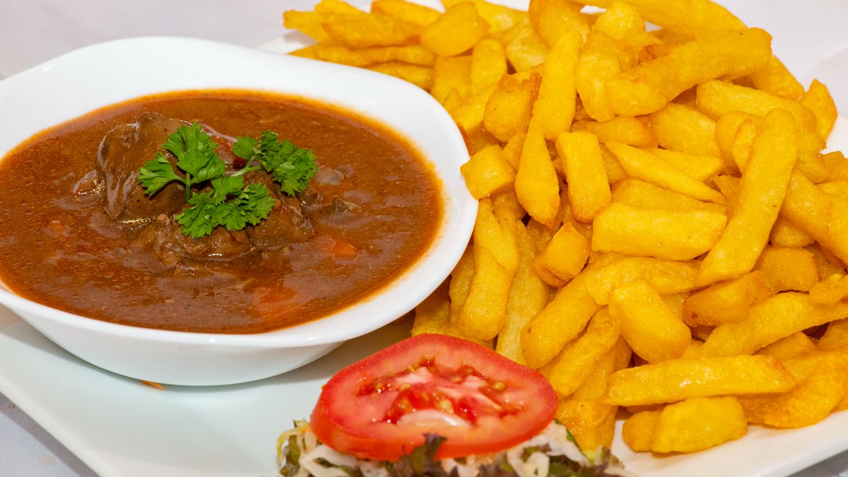 After a long day's work, treat yourself to a well-deserved Ndereyaz dinner. Visit us or get it delivered to Kiwenda, Najjera, and nearby areas. Just dial 0707912912 to place your order. #NdereyazRestaurant