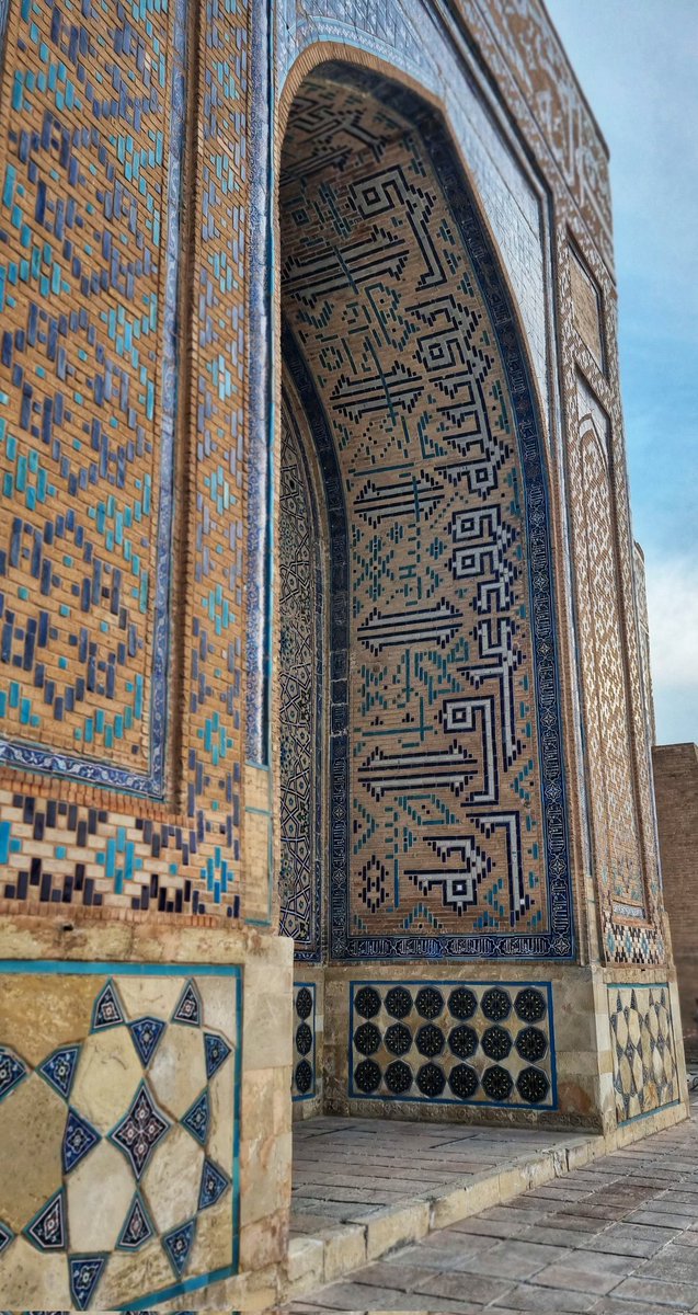 girovagate's tweet photo. Buongiorno dal #Kazakhstan!
Ho attraversato paesaggi sconfinati per giungere fin qui, a #Turkistan e vedere il meraviglioso Mausoleo di Khoja Ahmed Yasawi, il primo sito #UNESCO del #Kazakistan!
@Kazakhstan 
@travelbloggerit 
#invited https://t.co/MywYIKF5KS