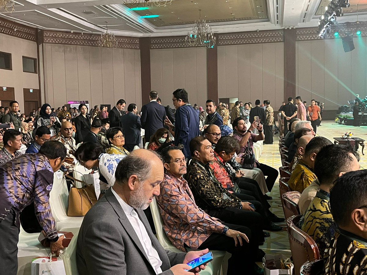 Halal Expo Indonesia juga baru saja menandatangani perjanjian strategis dengan Wasabih, sebuah komunitas online ekonomi syariah yang diperhitungkan di dunia

#ISEF2023  #BringsOutHalalinYou