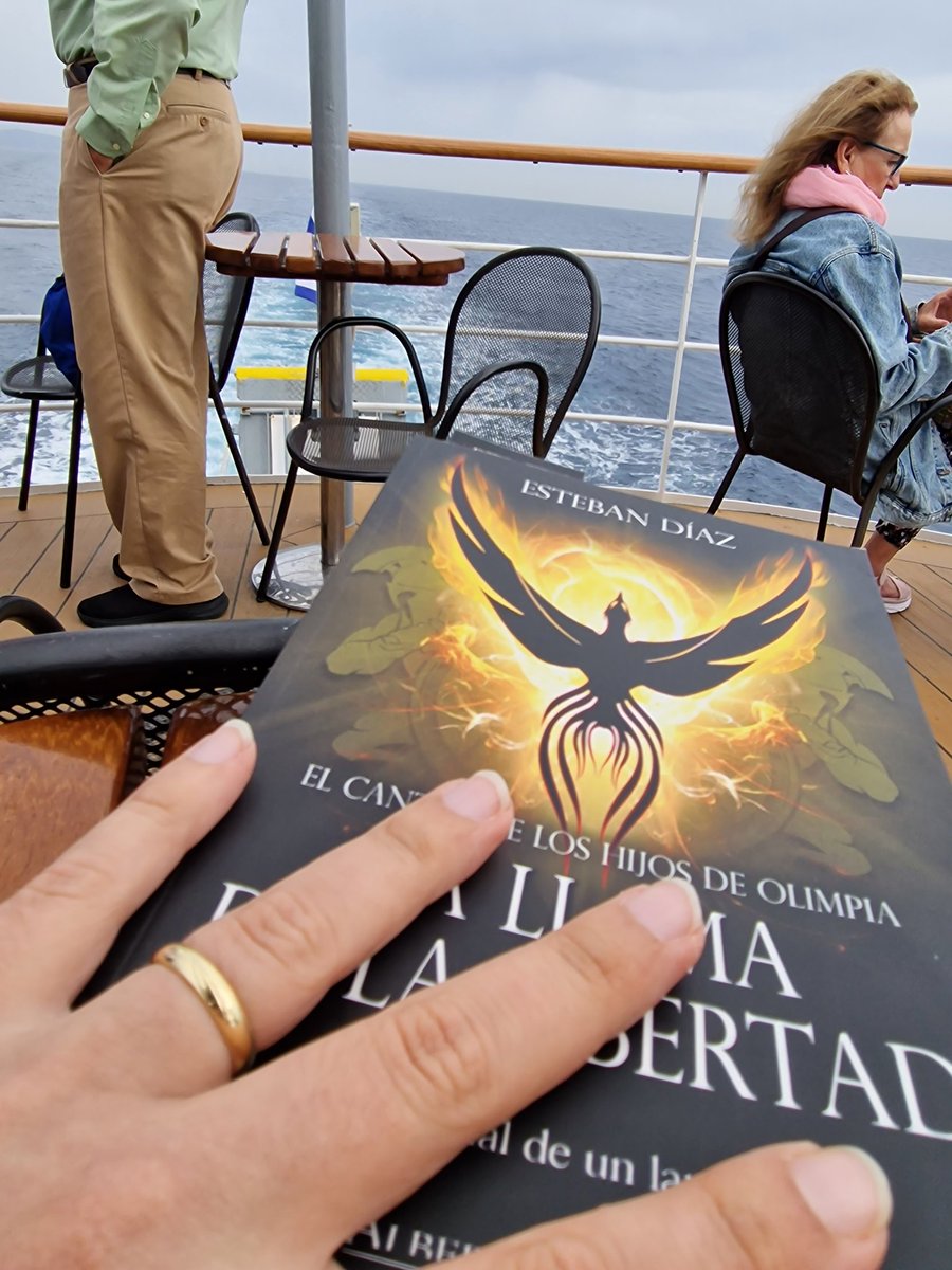 Gracias a <a href="/MTurchynyak/">Mariya Turchynyak</a> y <a href="/estebandiaz612/">Esteban Díaz</a> por cumplir un sueño que jamás hubiera imaginado. Felizmente casado, de crucero por las islas griegas y disfrutando de La Llama de la Libertad.