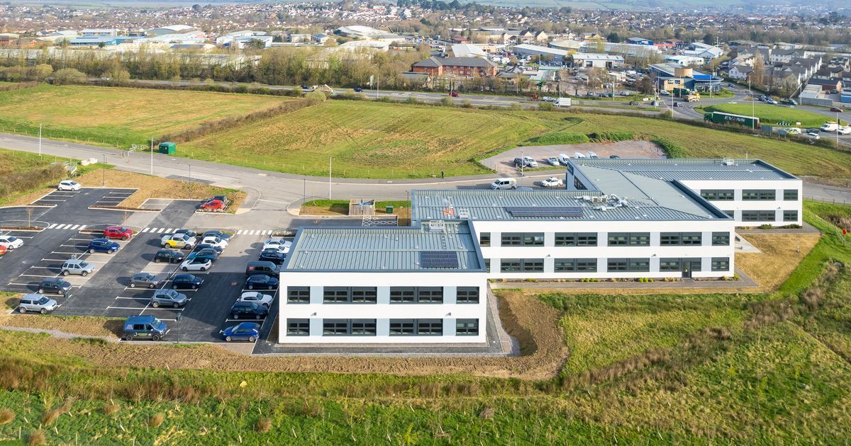 Node Cowork is full (again)!

Just 4 months after opening the doors to its new extension, our Devon hub Node has reached capacity, a testament to the strong entrepreneurial culture and growing demand for flexible office space in North Devon.

Read more: buff.ly/40eZ3Yn